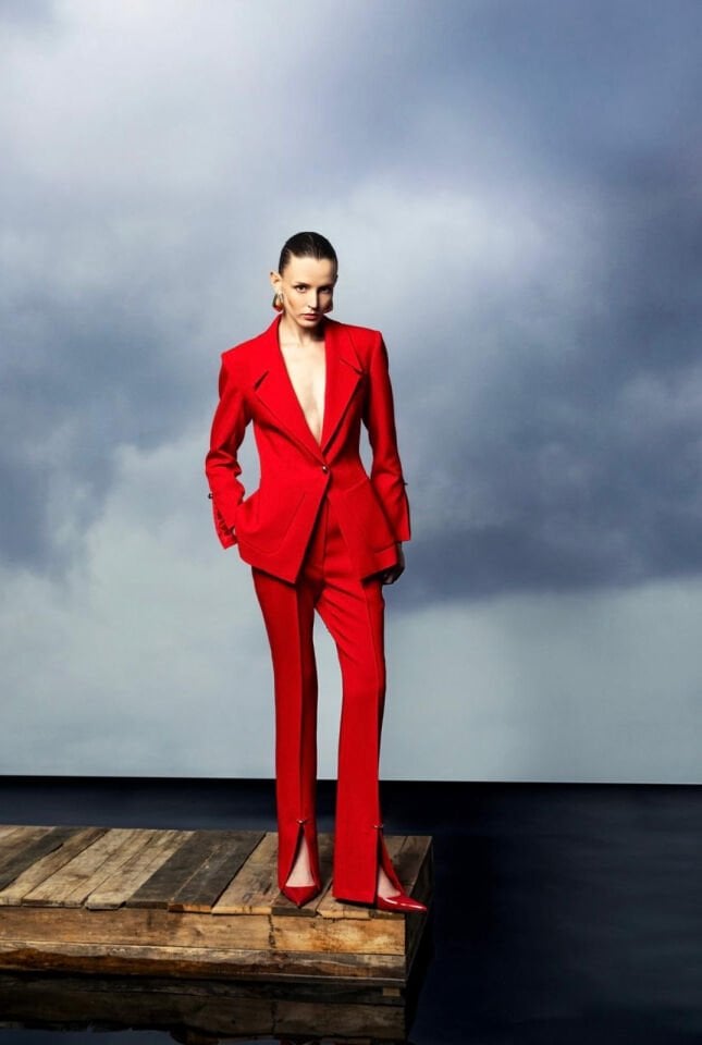 ALTIN DÜĞME DETAYLI KIRMIZI TAKIM