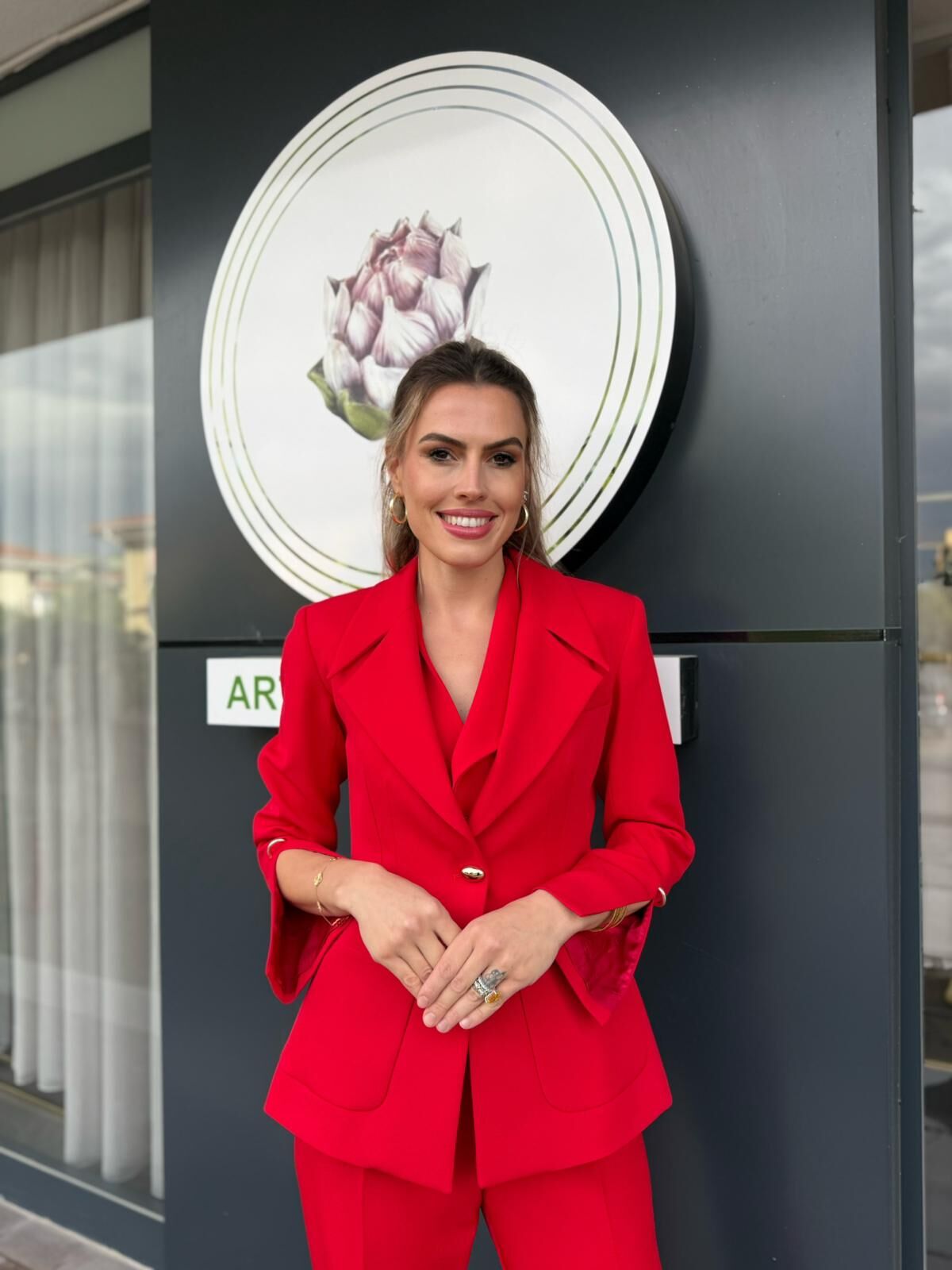 ALTIN DÜĞME DETAYLI KIRMIZI TAKIM