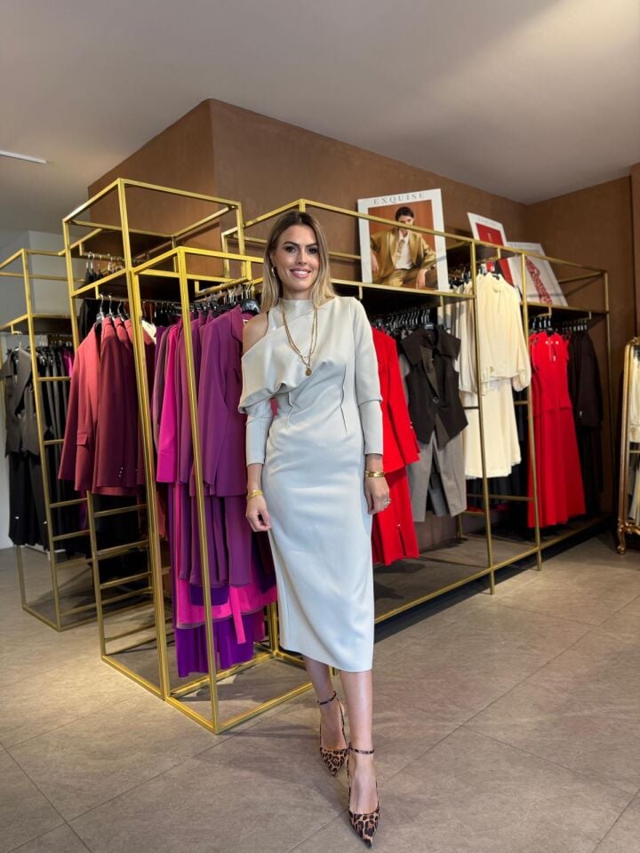 OMUZ DETAYLI DÜZ ELBİSE