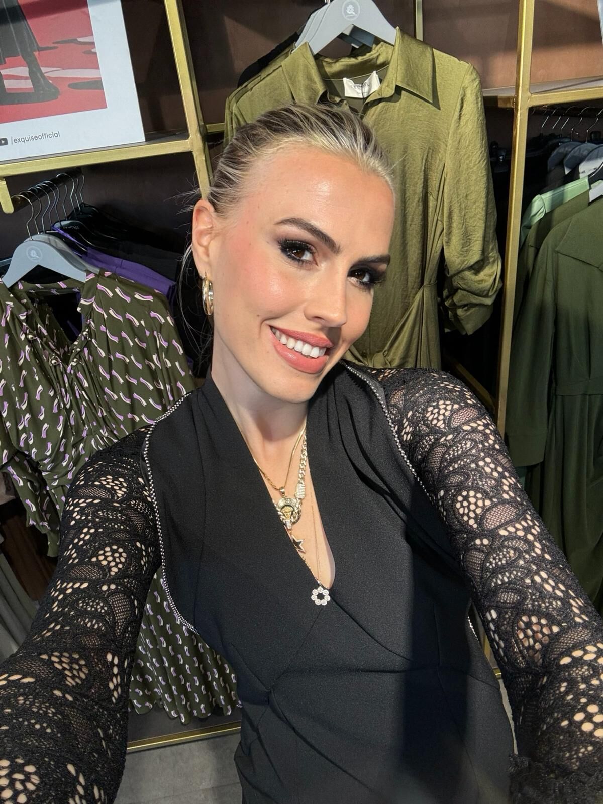 SİYAH DANTEL DETAYLI MİDİ ŞIK ELBİSE