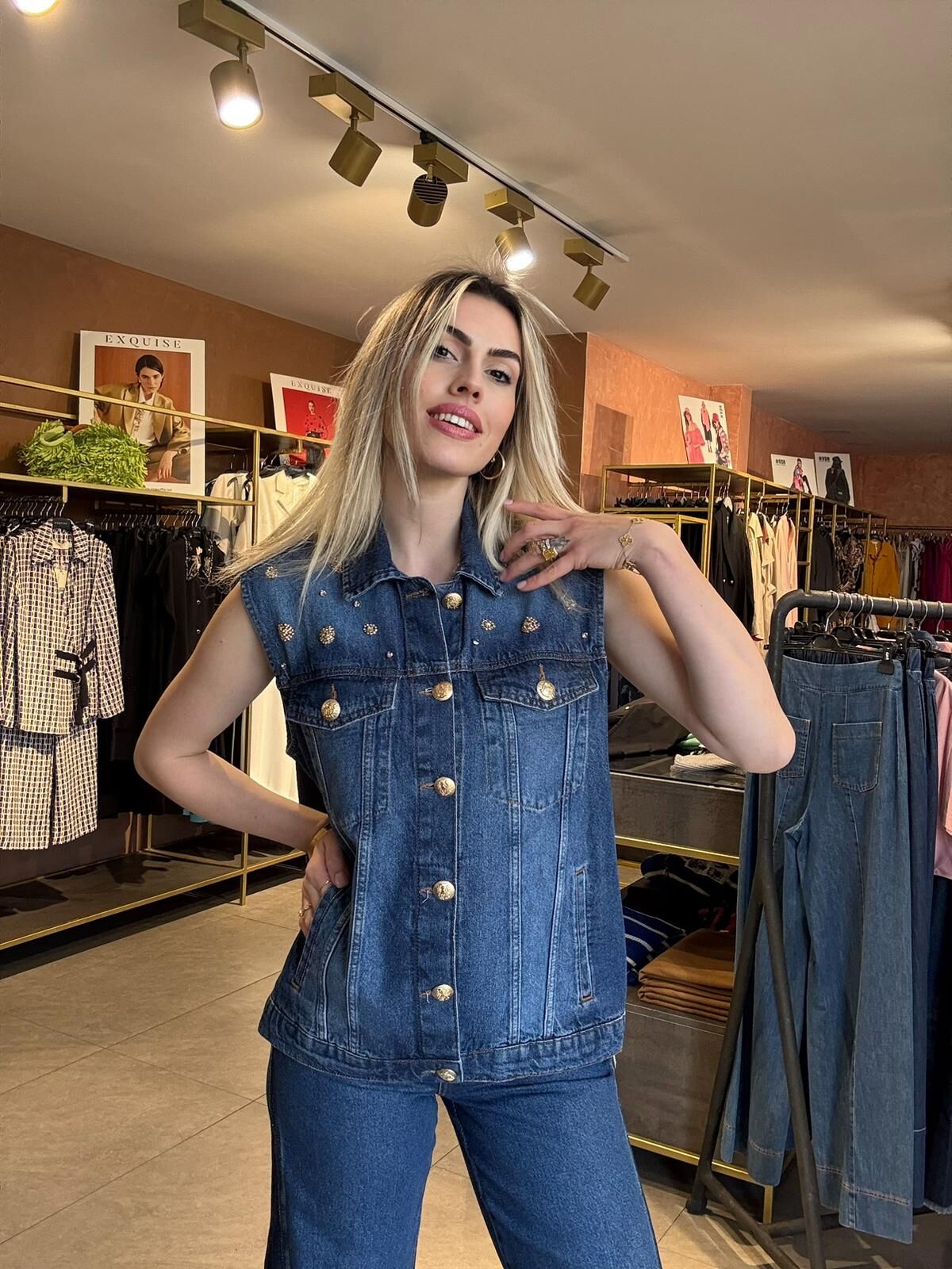 TAŞ DETAYLI PAMUK İNDİGO DENİM YELEK