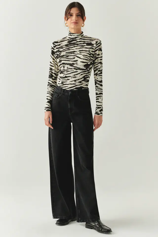 TAŞ DETAYLI CEPLİ REGULAR GENİŞ PAÇA SİYAH DENİM PANTOLON