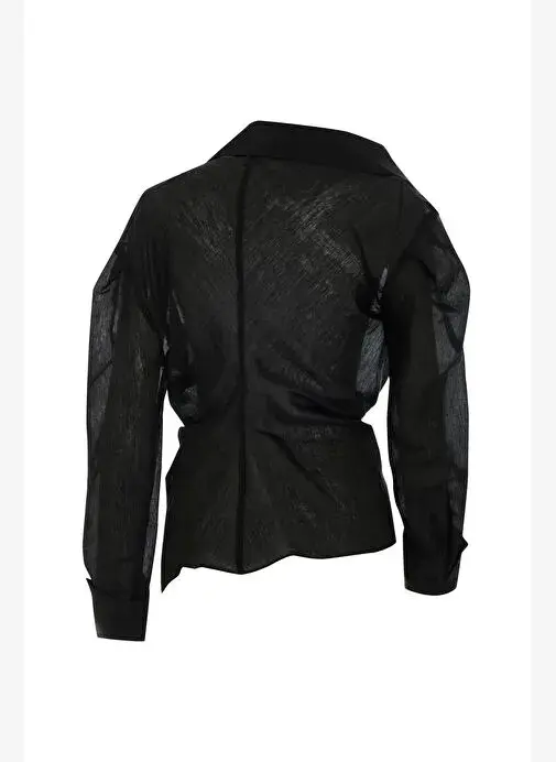 SİYAH ASİMETRİK DÜĞMELİ BLUZ