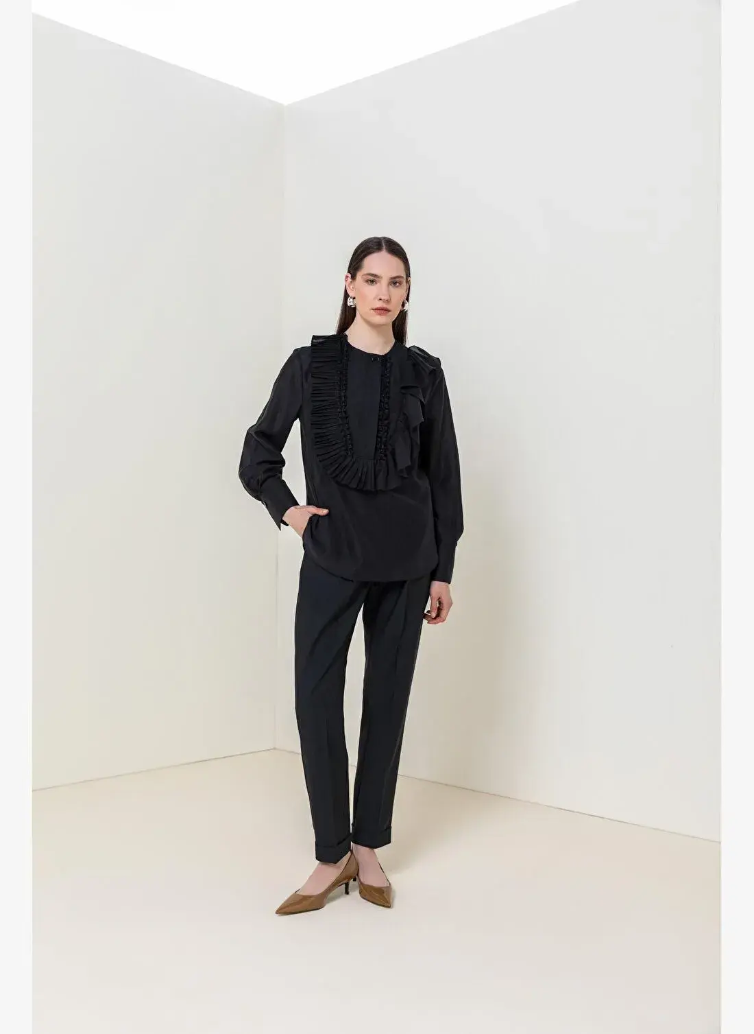 PLİSELİ FIRFIR DETAYLI BLUZ