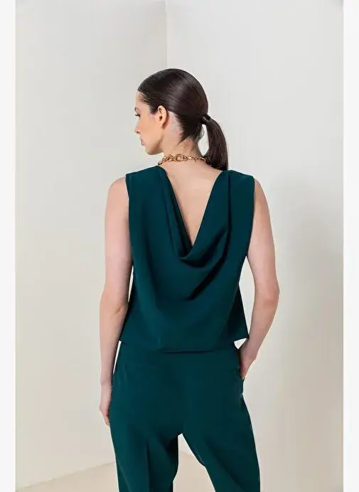 DÜĞMELİ KISA YELEK