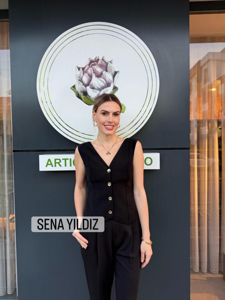 SİYAH DÜĞMELİ KISA YELEK