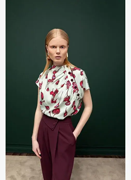 BÜZGÜ DETAYLI BLUZ