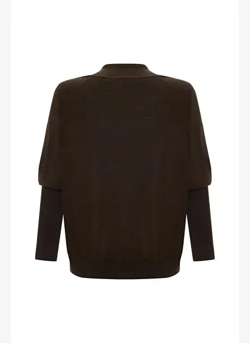 KAHVERENGİ DÖKÜMLÜ TRİKO HIRKA