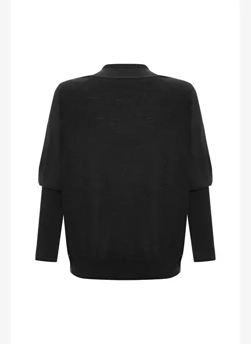 SİYAH DÖKÜMLÜ TRİKO HIRKA