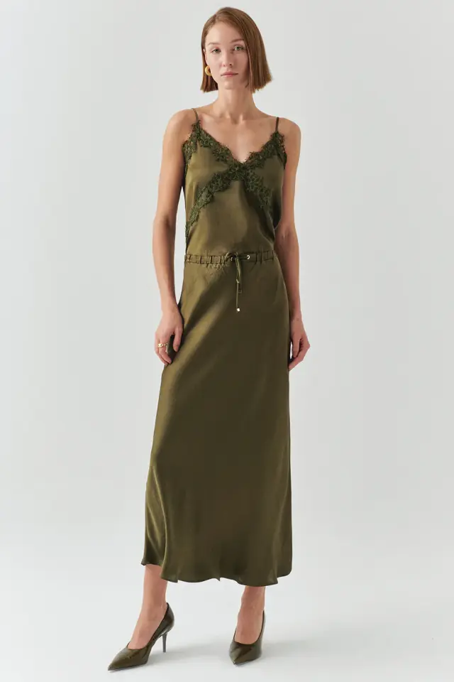 BAĞCIKLI REGULAR SATEN MİDİ HAKİ ETEK