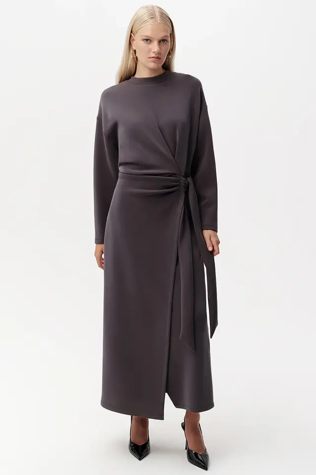 BİSİKLET YAKA BAĞLAMA DETAYLI REGULAR MİDİ ELBİSE