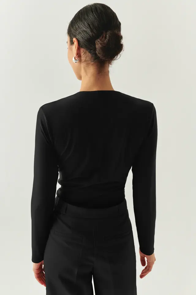 KRUVAZE YAKA UZUN KOLLU REGULAR BLUZ