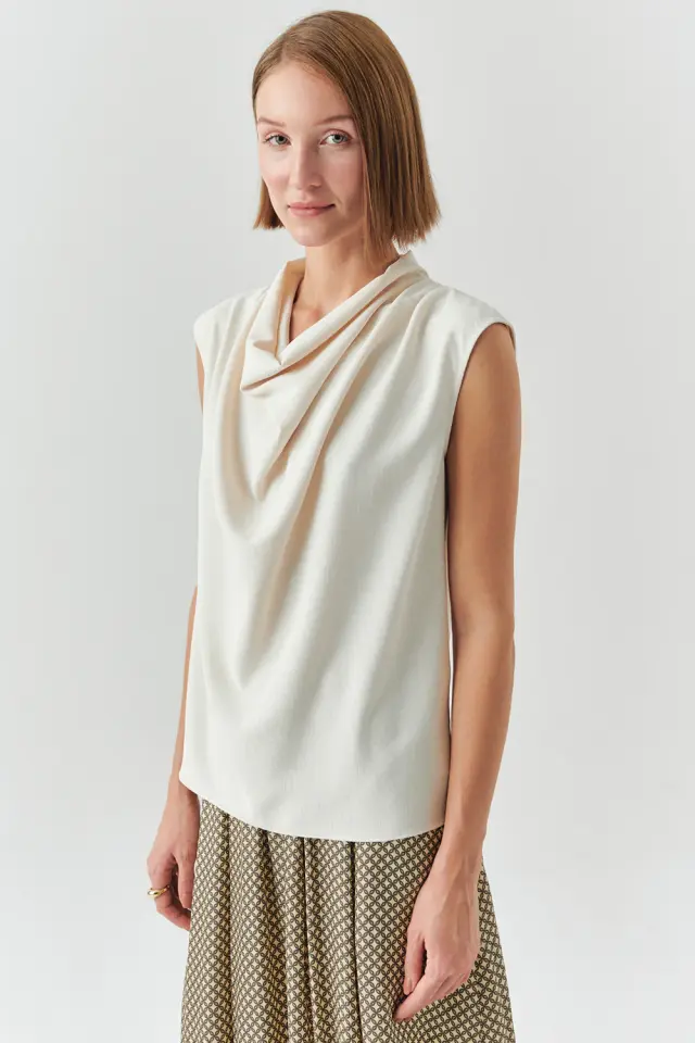 DEGAJE YAKA KOLSUZ JAKARLI REGULAR KREM BLUZ