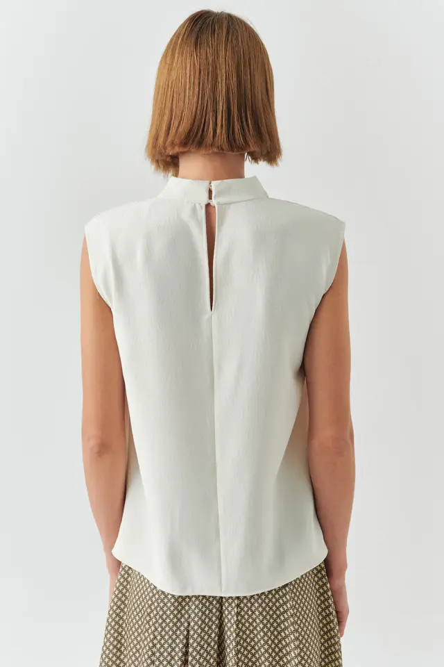 DEGAJE YAKA KOLSUZ JAKARLI REGULAR KREM BLUZ