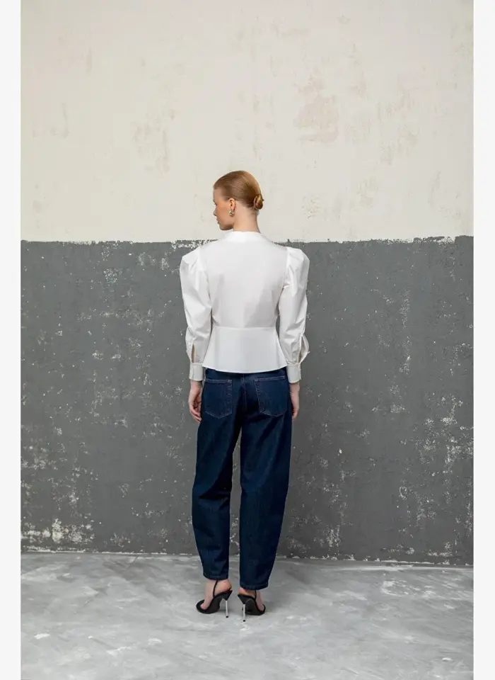 BEYAZ BEL VURGULU BLUZ