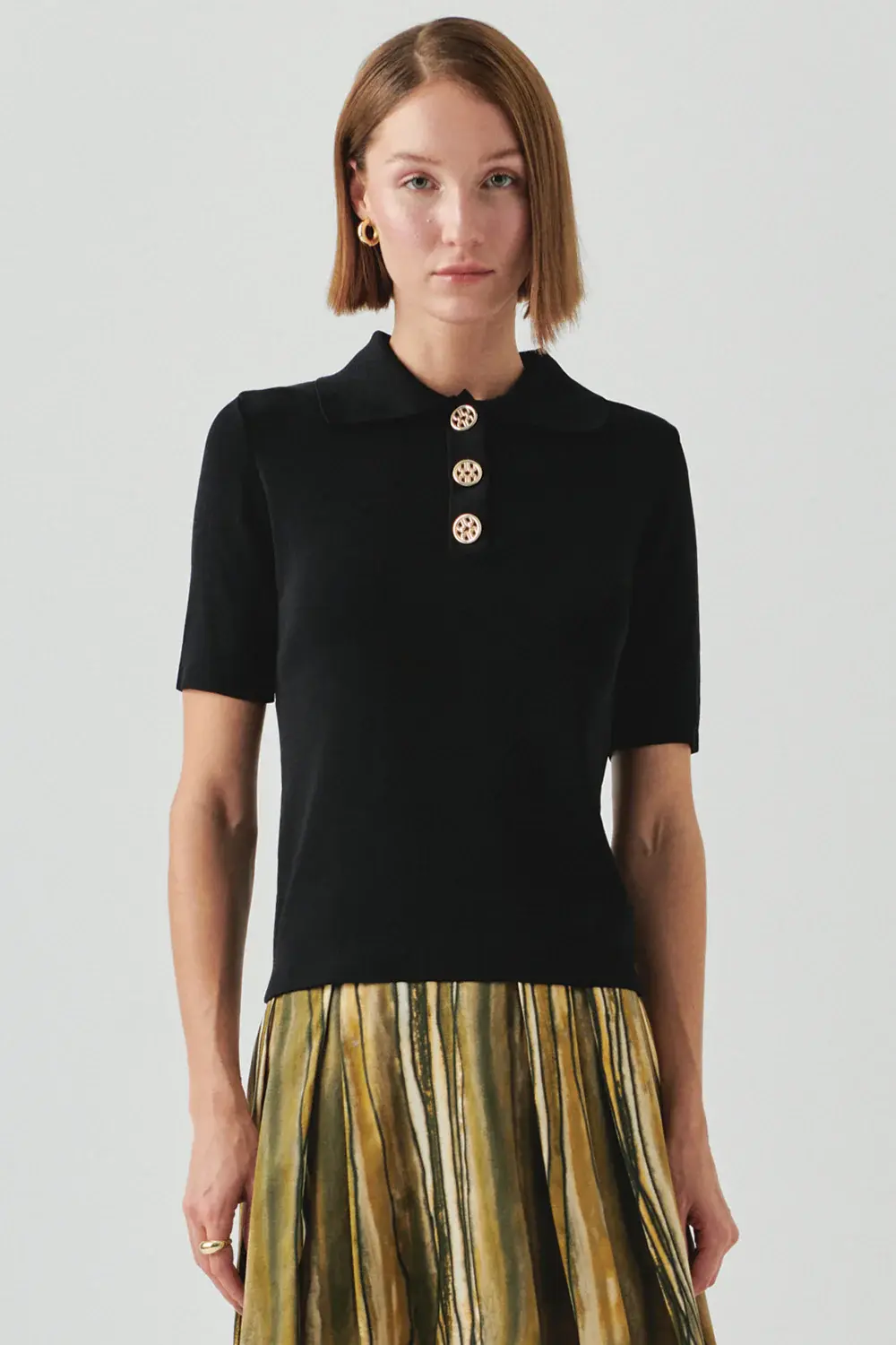 GÖMLEK YAKA DÜĞMELİ KISA KOLLU SLİM FİT SİYAH TRİKO BLUZ