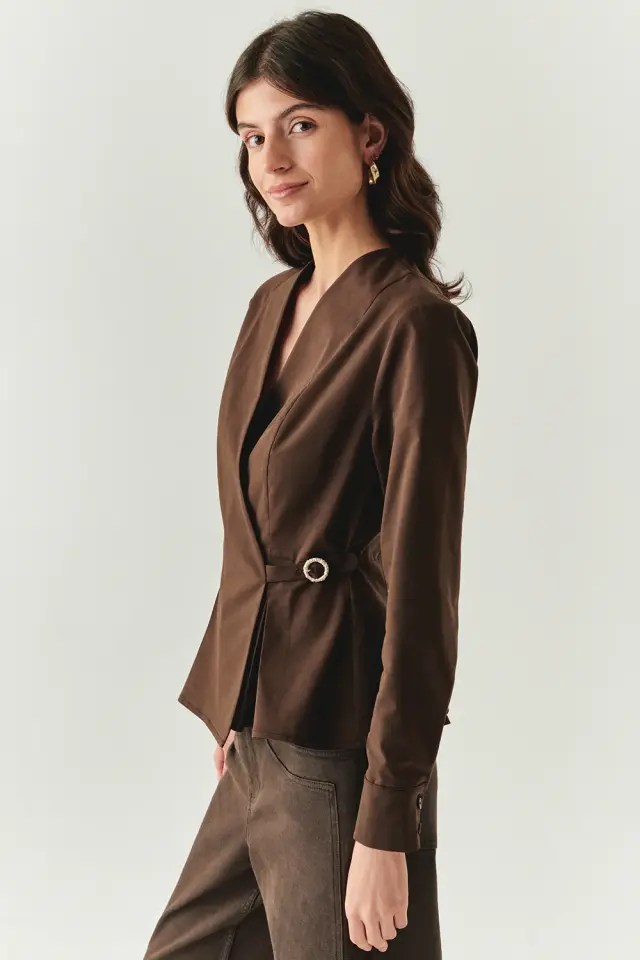 KRUVAZE YAKA UZUN KOLLU SLİM FİT KAHVE GÖMLEK