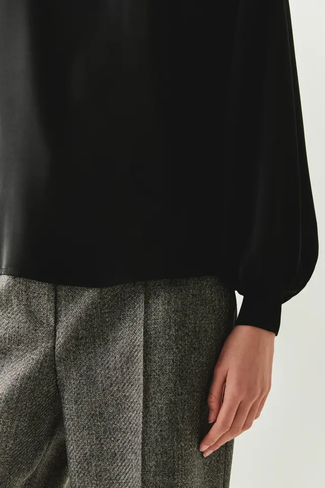 UZUN KOLLU RİBANALI BİSİKLET YAKA REGULAR SİYAH BLUZ