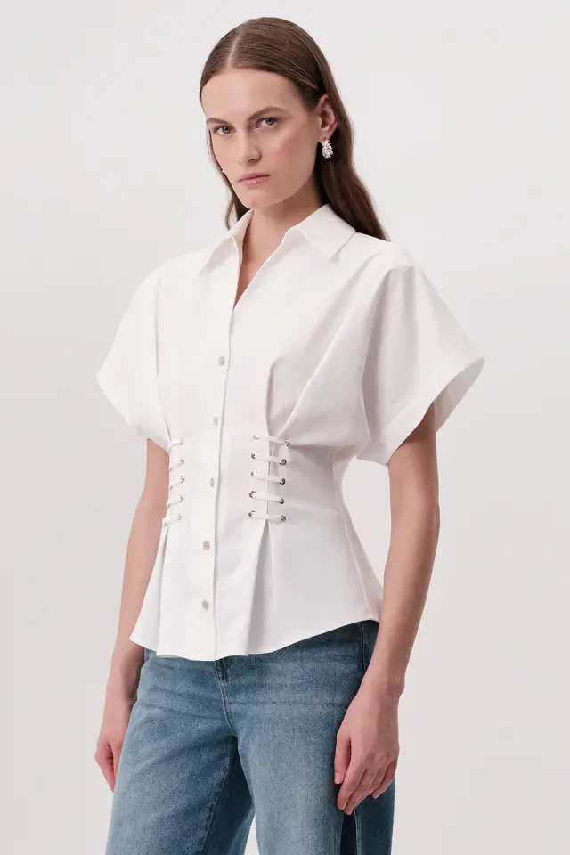 GÖMLEK YAKA BAĞCIK DETAYLI BELE OTURAN REGULAR EKRU GÖMLEK