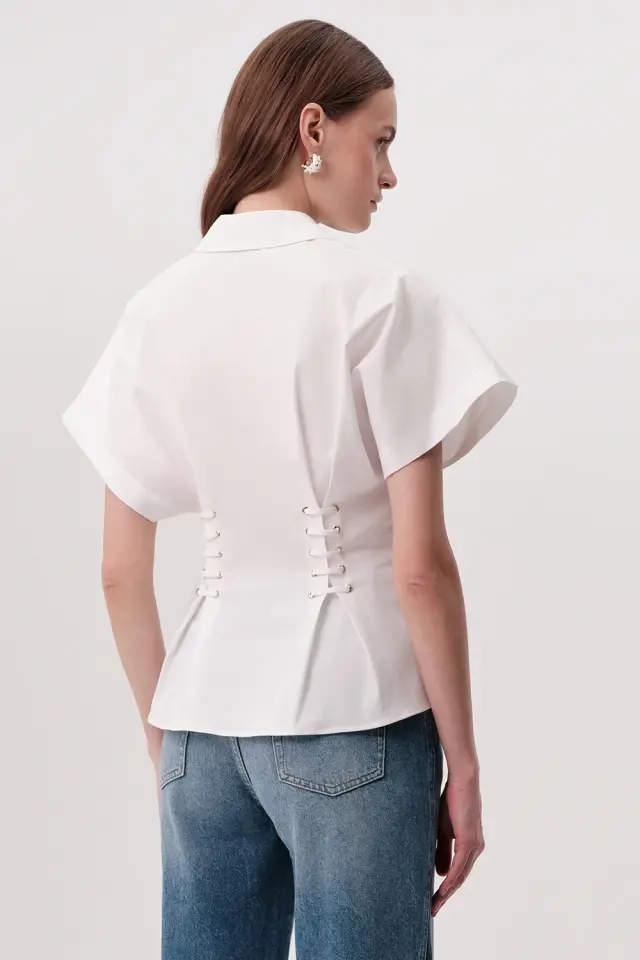 GÖMLEK YAKA BAĞCIK DETAYLI BELE OTURAN REGULAR EKRU GÖMLEK