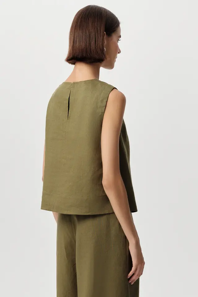 BİSİKLET YAKA KOLSUZ ARKASI DÜĞMELİ REGULAR KETEN HAKİ BLUZ