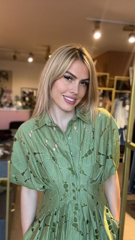 KISA KOLLU DELİKLİ GÖMLEK YAKA SLİM FİT YEŞİL ELBİSE